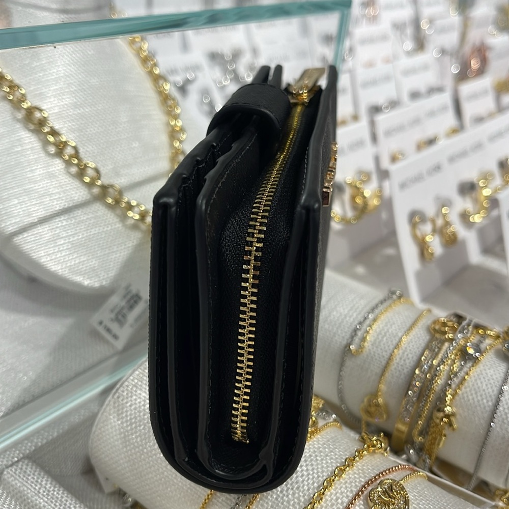 Michael Medium Crossgrain Leather Bifold Wallet
Black 
NWT - Picture 3 of 16